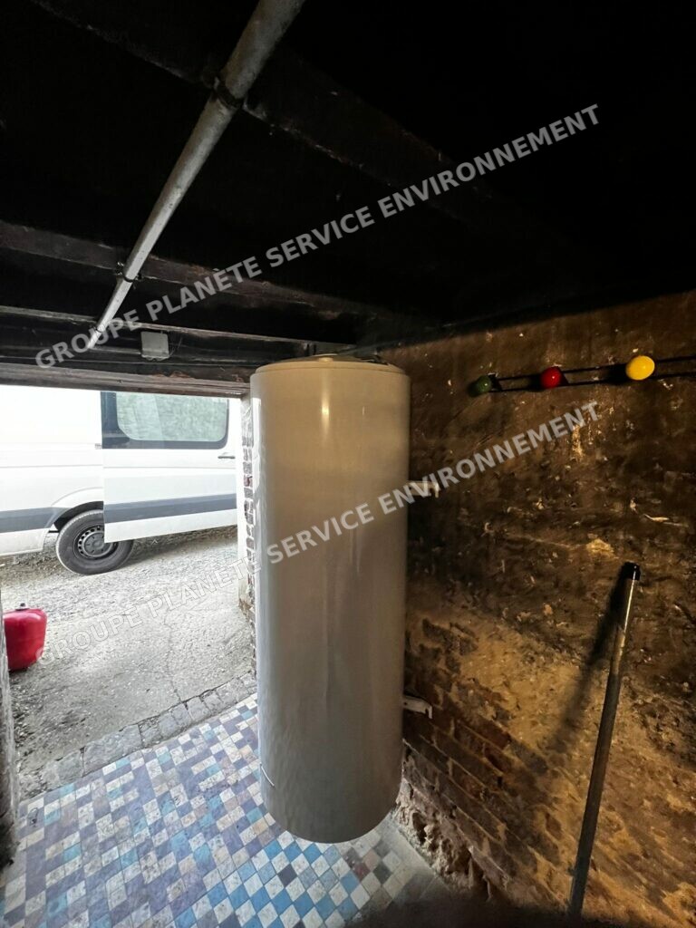 Installation d’une pompe à chaleur LG Therma V 14 kW monophasée R32 et d’un ballon électrique 200 L à Perfay