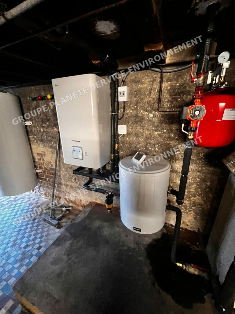 Installation d’une pompe à chaleur LG Therma V 14 kW monophasée R32 et d’un ballon électrique 200 L à Perfay
