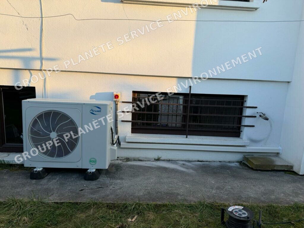 Installation d’une pompe à chaleur Airwell 14 kW triphasée et d’un ballon électrique 200 L à Richemont