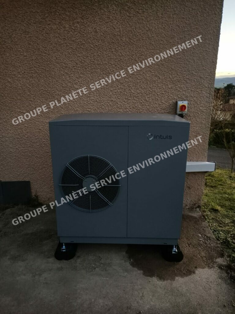 Installation d’une pompe à chaleur Intuis 8 kW à Échalas