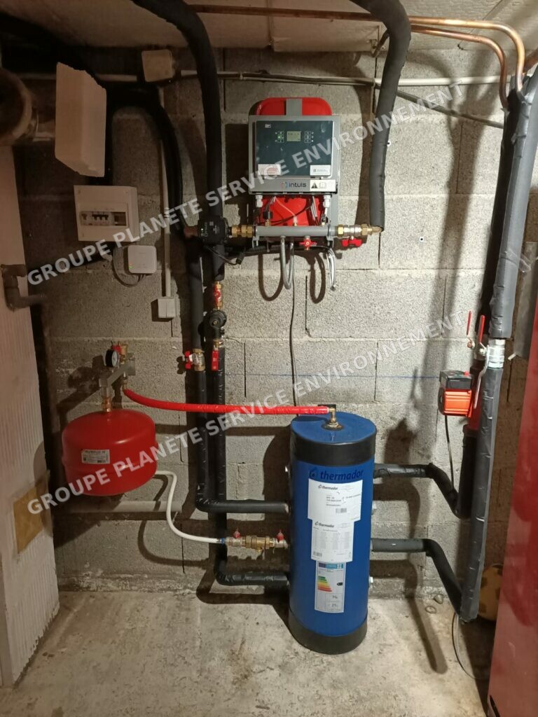 Installation d’une pompe à chaleur Intuis 8 kW à Échalas