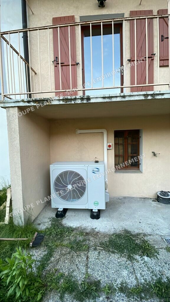 Pompe à chaleur Airwell 16 kW triphasée installée à Draillant