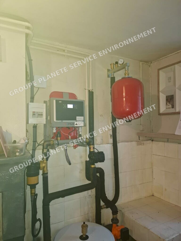 Installation d’une pompe à chaleur Intuis 8 kW et d’un ballon électrique 200 L à Saint-Moré