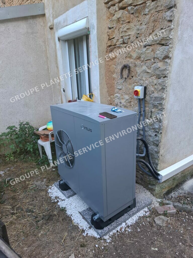 Installation d’une pompe à chaleur Intuis 8 kW et d’un ballon électrique 200 L à Saint-Moré