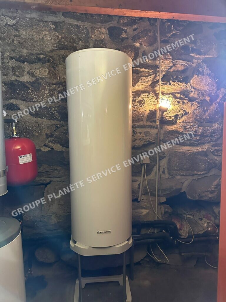 Installation d’une pompe à chaleur INTUIS 11 kW à Mazet-Saint-Voy (43)