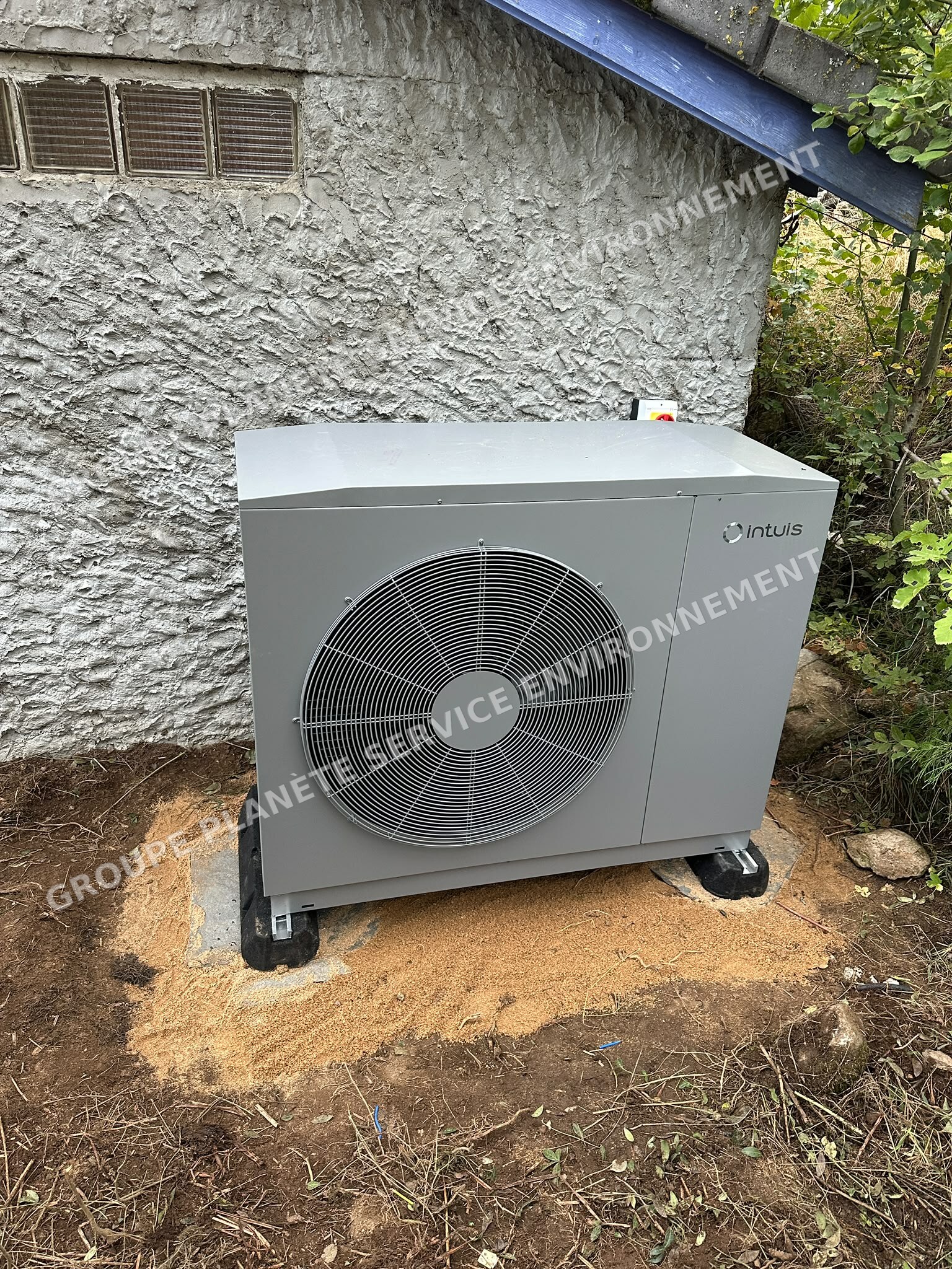 Installation d’une pompe à chaleur INTUIS 11 kW à Mazet-Saint-Voy (43)